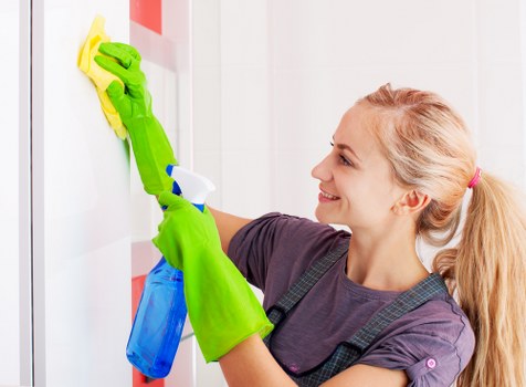 End of tenancy cleaning in a Bermondsey apartment kitchen